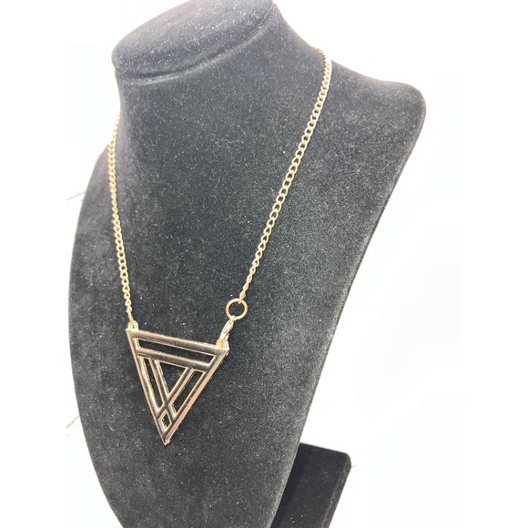 Large Triangle Pendant & Helen Chain 16.25 Inch Necklace! - Picture 4 of 6